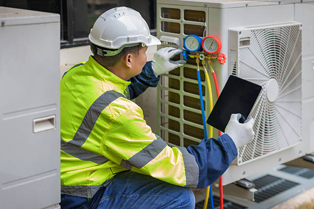 Professional Hvac technician working in Chenoa, IL